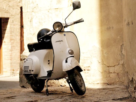 noleggio vespa montepulciano