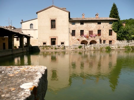 visit cellars montalcino