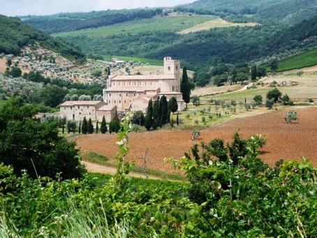 visit cellars montalcino